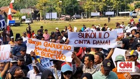 VIDEO: Ratusan Warga Pati Demo Dukung Bupati Pati Sudewo