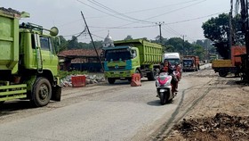 Bupati Bogor Tetap Izinkan Truk Tambang Lewat Parung Panjang Pagi-Sore