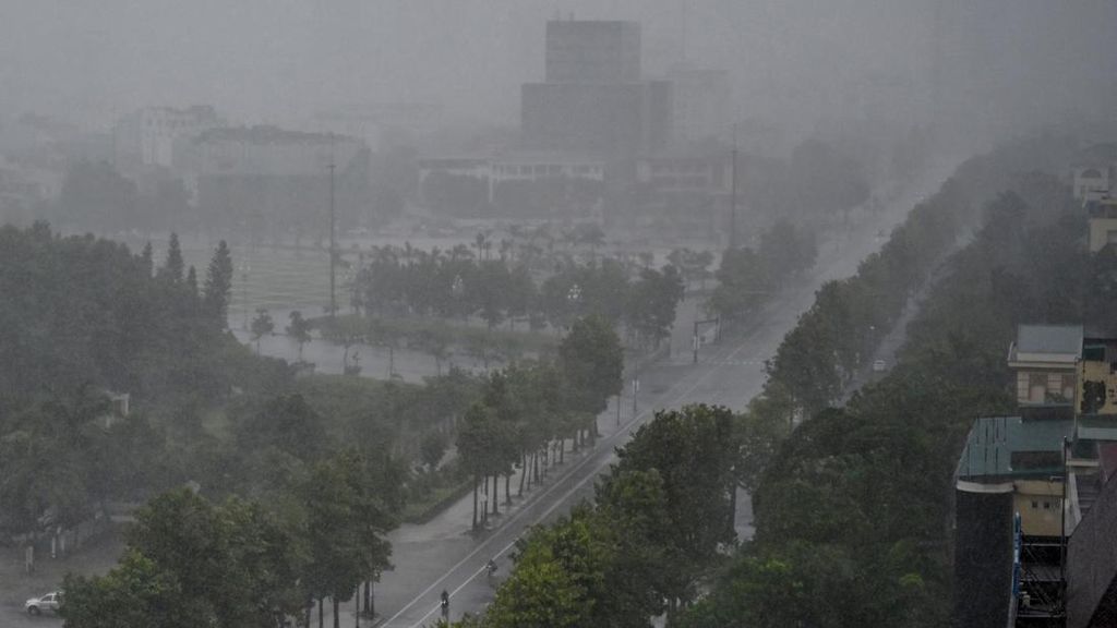 Lautan 'Mendidih', Pakar Peringatkan Badai Bakal Makin Dasyat