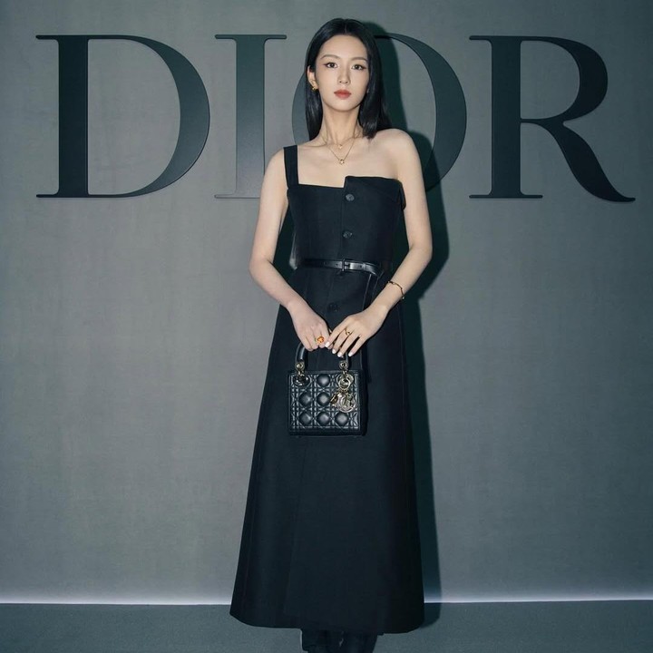 <p>Drama yang baru tayang pada 6 Agustus 2025 dengan total 36 episode itu telah berhasil menarik perhatian para penonton. Bahkan, drama tersebut berhasil mendapatkan rating yang cukup tinggi, yakni 7.4 dari 10.&nbsp;(Foto: Instagram@yeahzhoou)</p>