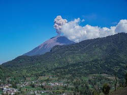 Gunung Semeru Erupsi Lagi Hari Ini, Begini Imbauan PVMBG