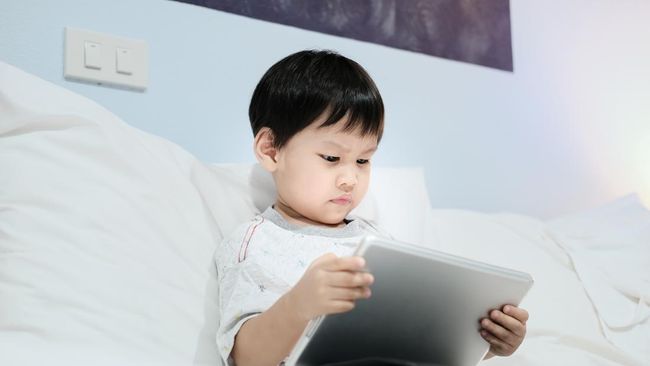 Anak Gen Alpha Lebih Suka YouTube dan Twitch daripada TV, Haruskah Orang Tua Khawatir?