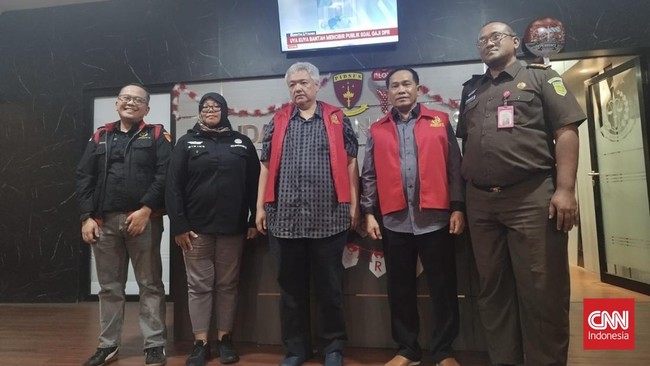 Kejati Jawa Timur menetapkan eks Pj Bupati Sidoarjo Hudiyono tersangka kasus dugaan korupsi pengelolaan dana hibah Dinas Pendidikan Provinsi Jawa Timur TA 2017.