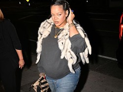 Rihanna Pamer Gelang Berlian Hadiah Keluarga Ambani, Nilainya Rp 4,5 Miliar