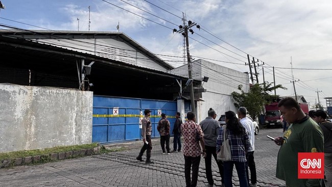 Gudang milik pengusaha Jan Hwa Diana yang juga tersangka penggelapan ijazah ratusan eks karyawannya, dibobol maling. Kerugian ditaksir Rp5 miliar.