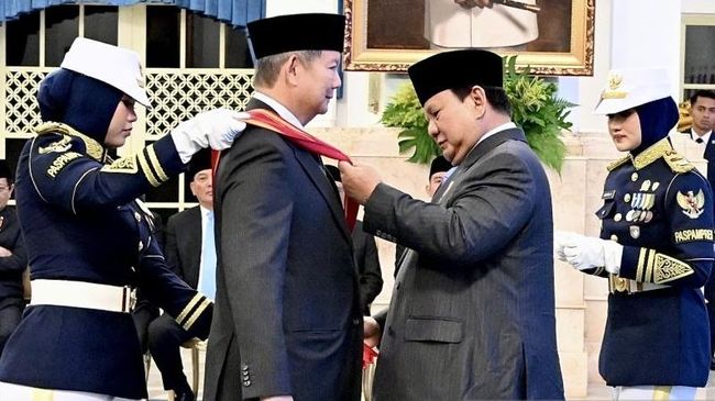Hashim Djojohadikusumo mengaku kurang nyaman dianugerahkan tanda kehormatan dari kakak sendiri, Presiden Prabowo.