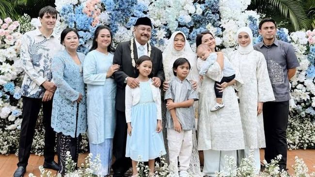 Resmi Punya Ayah Sambung, 7 Potret Ayudia Antar Ibunda ke Pelaminan Menikah Lagi