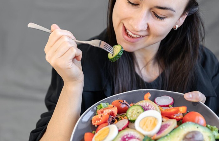 terbiasa bangun pagi dan sarapan bisa membuatmu lebih menikmati hari dan fokus hingga makan siang datang.