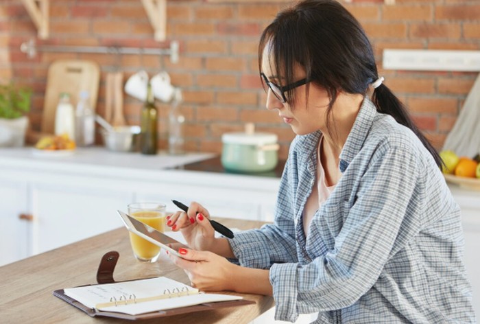 Merencanakan menu harian/Foto: freepik.com/wayhomestudio