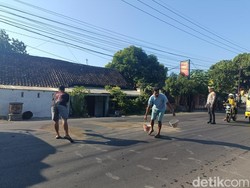 Motor Terjepit 2 Truk di Kediri, Pengendara-Penumpang Tewas di Lokasi