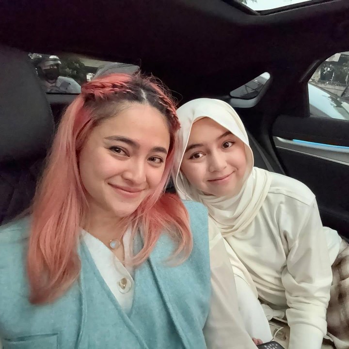 <p>Keduanya pun kini semakin sering mengabadikan momen bersama. Tak sedikit netizen yang salah fokus dengan ekspresi Marshanda. &ldquo;Mata Caca (Marshanda) merah pasti kangen Sienna terlampiaskan,&rdquo; tulis akun <em>@nazhori_orie****.</em> &ldquo;Senang banget ada teman tiap hari Kak Caca,&rdquo; tulis akun <em>@zhie_a****.&nbsp;</em>(Foto: Instagram@marshanda99)</p>