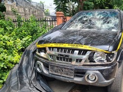 Penampakan Mobil Lurah Manggarai Selatan yang Rusak Diamuk Massa di Slipi
