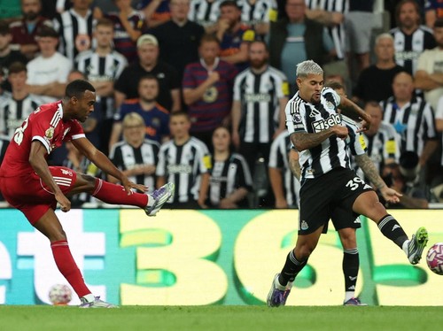 FOTO: Liverpool Menang Dramatis, Pemain 16 Tahun Ngumoha Jadi Pahlawan