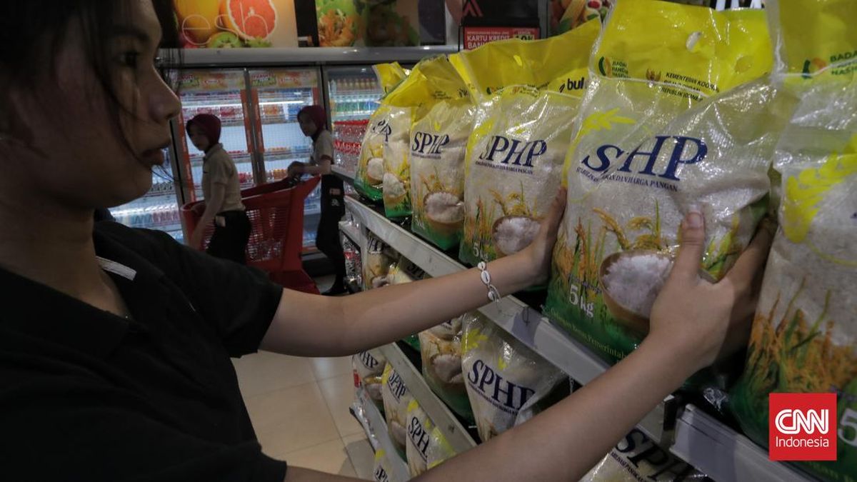 Pemerintah Guyur 800 Ribu Ton Beras Murah Bulog ke Indomaret Cs