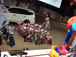 Viral Pasutri Gondol Sepeda Mini Anak di Probolinggo