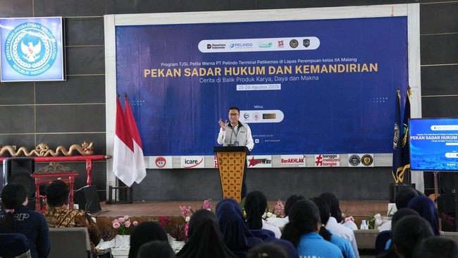 Pelita Warna menjadi ruang kolaborasi yang memperkuat pendidikan & pemberdayaan perempuan dengan menjunjung nilai keadilan, kesetaraan gender, dan kemanusiaan.