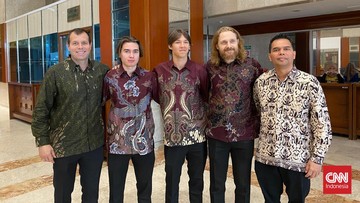 Liputan Olahraga CNN Sport : Kenapa Hoki Es Indonesia Naturalisasi Atlet di Atas 40 Tahun?