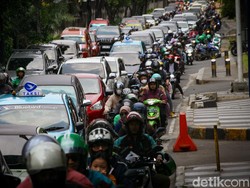 Dishub DKI Batal Alih Fungsi Trotoar TB Simatupang Jadi Lajur Kendaraan