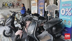 FOTO: Wajah Lesu Penjualan Motor Listrik RI