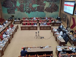 Anggota DPR Cecar Data Ekonomi Tumbuh 5,12%, Ini Jawaban Bos BPS