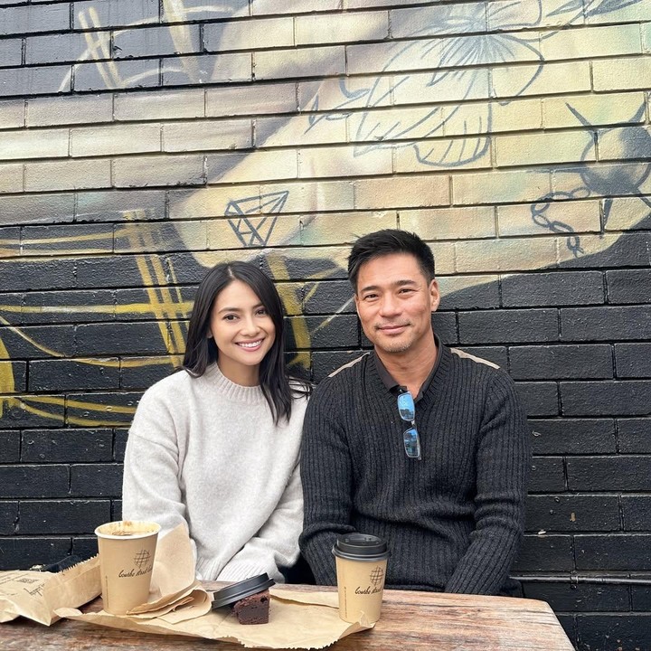 <p>Perempuan 40 tahun ini juga mencantumkan pesan manis pada <em>caption postingan</em> itu. Menariknya, ia menyelipkan bahasa Korea juga, lho. &ldquo;Selamat ulang tahun, Appa <em>@michael.andrew.ha</em> Tetap sehat dan bahagia selalu. Selamat ulang tahun untukmu ayah. Tetap sehat dan bahagia selalu,&rdquo; tulis Rini, dikutip dari laman Instagram <em>@riniyulianti,</em> Selasa (26/8/2025).&nbsp;(Foto: Instagram@riniyulianti)</p>