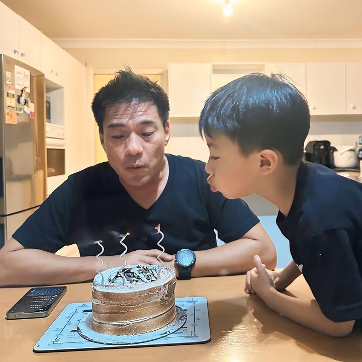 <p>Sebelas tahun mengarungi bahtera rumah tangga, Rini mengungkapkan kata-kata menyentuh untuk sang suami. &ldquo;Kau adalah jantung keluarga kami. Ayah adalah pusat keluarga kami. Terima kasih telah membuat rumah kami hangat dengan cinta kalian. Rumah kami hangat karena kasih sayang ayah,&rdquo; tuturnya.&nbsp;(Foto: Instagram@riniyulianti)</p>
