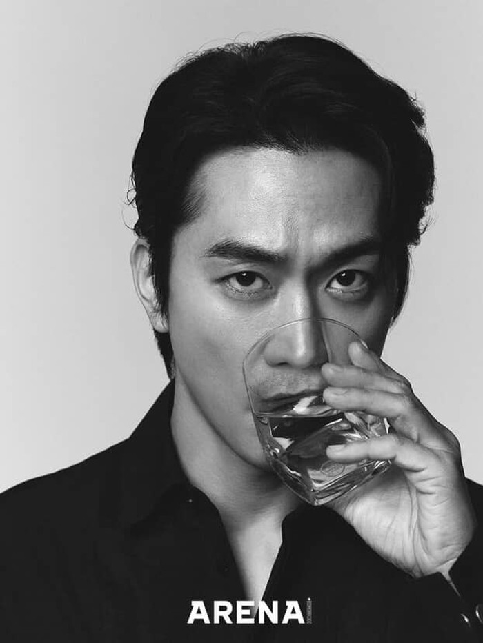 Sebelum menjadi aktor, Song Seung Heon mengawali karier sebagai model profesional di tahun 1995, dan sempat menjadi wajah untuk merk jeans populer, STORM/ foto: instagram.com/songseungheon1005