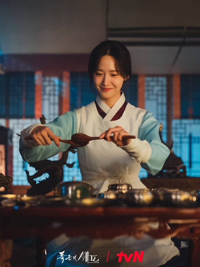 Suatu hari, Yeon Ji Yeong mengalami perjalanan waktu dan tanpa sadar ia berada di dinasti Joseon, tepatnya 500 tahun lalu sebelumnya./ foto: tvN Drama