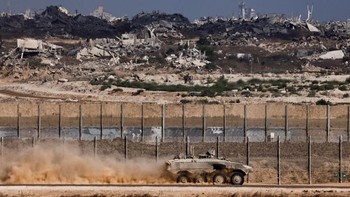 FOTO: Manuver Tank Israel di Perbatasan Gaza
