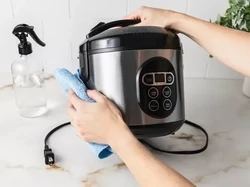 5 Tips Membersihkan Rice Cooker Agar Nasi Tak Bau dan Cepat Basi