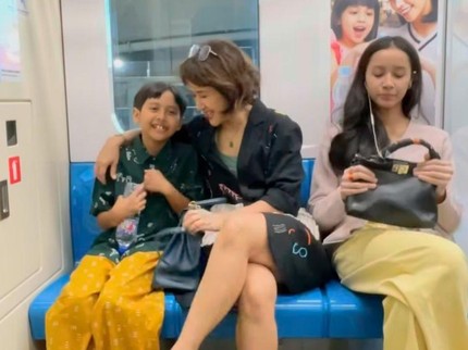 Deretan Artis Indonesia yang Kerap Naik KRL, MRT, hingga LRT