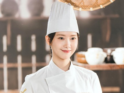 5 Potret Yoona Ikut Kelas Memasak Demi Peran Chef di Drakor Bon Appetit, Your Majesty