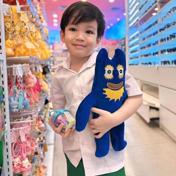 <p>Meski dirayakan dengan sederhana, ulang tahun Khaleed justru terasa kian istimewa. Terlihat jelas, bahwa Khaleed tumbuh dalam limpahan doa serta kasih sayang hangat dari kedua orang tuanya. (Foto: Instagram @lyravirna)</p>