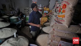 FOTO: Cerita Pedagang Jualan Beras SPHP Bulog
