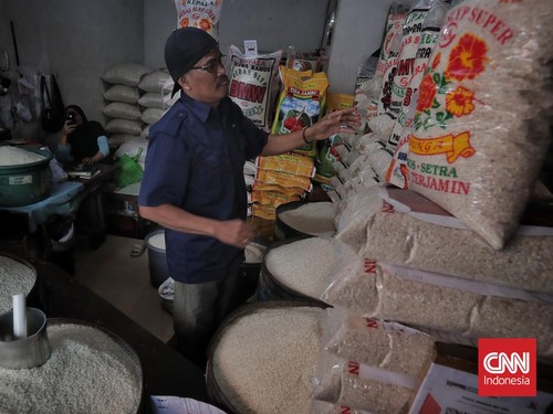 FOTO: Cerita Ribet Pedagang Jualan Beras SPHP Bulog