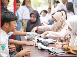CKG & MBG di 2 SMA Palangka Raya Berjalan Lancar, Anak-anak Antusias