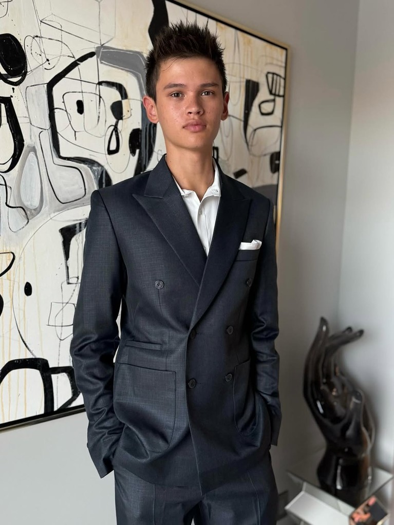 Farah Quinn melepas putra sulungnya, Armand kuliah di Boston University.