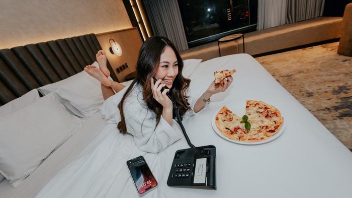 Pengalaman Lengkap dan Seru Untuk Para Tamu Mulai Dari Menginap, Bersantap, Berbelanja, Hingga Mengikuti Kegiatan Khas Perayaan Kemerdekaan Indonesia di Hotel.