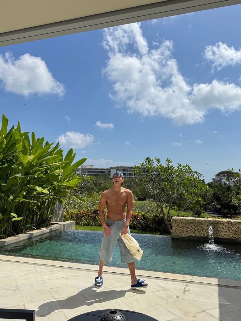 Jun.K 2PM - Insertlive.com Jun.K 2PM liburan ke Bali