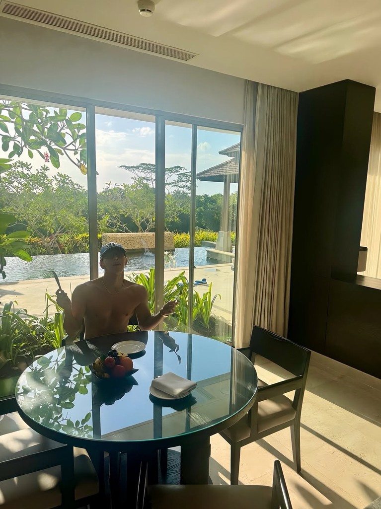 Jun.K 2PM - Insertlive.com Jun.K 2PM liburan ke Bali