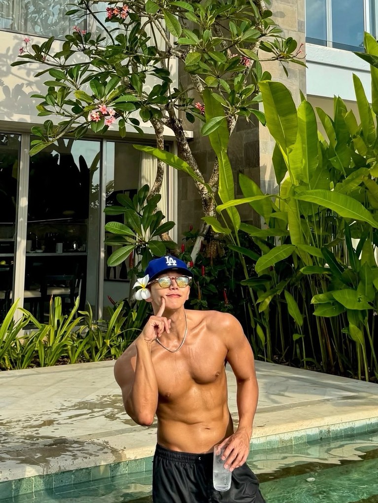 Jun.K 2PM - Insertlive.com Jun.K 2PM liburan ke Bali