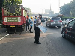 Truk Gas Nempel Truk di Tol JORR, Sopir Tewas Terjepit di Kabin Kemudi