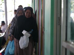 Kemenimipas Bagikan 5.000 Paket Bansos-Gelar Pengobatan Gratis di Cipinang Jaktim