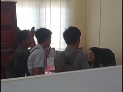 Viral Mahasiswa di Nias Ribut dengan Dosen gegera Berkas Dibanting