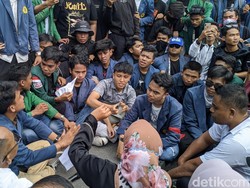 Ketua DPRD NTB Janji Tuntutan Mahasiswa Akan Dibawa ke Pusat