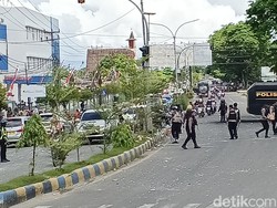 Sejumlah Jalan di Sorong Lumpuh Buntut Ricuh Simpatisan 4 Terdakwa Makar