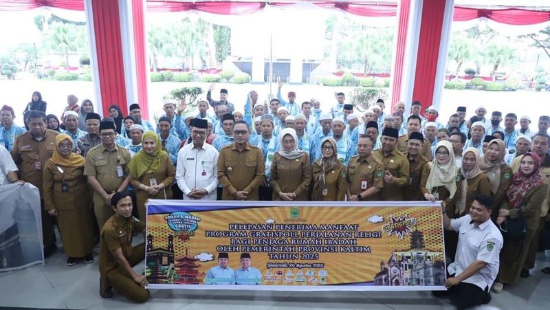 Pemerintah Provinsi Kalimantan Timur (Pemprov Kaltim) memberangkatkan 211 penerima manfaat Program Gratispol kloter pertama