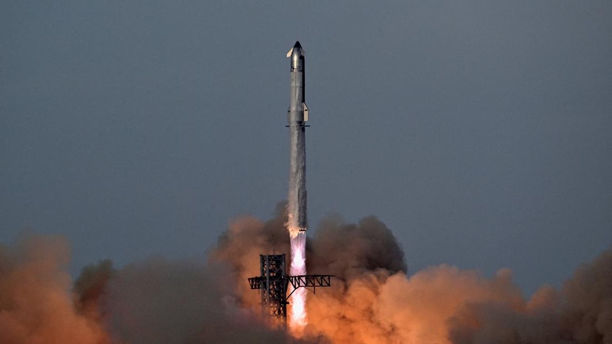 Perusahaan Elon Musk Raib Rp 7.141 T Dalam Sehari, Ada Apa?