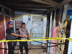 Warga Hujani Batu Rumah Kakek S yang Dituduh Penculik di Cirebon