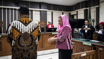 FOTO: Eks Wali Kota Semarang Hevearita Divonis 5 Tahun, Suami 7 Tahun